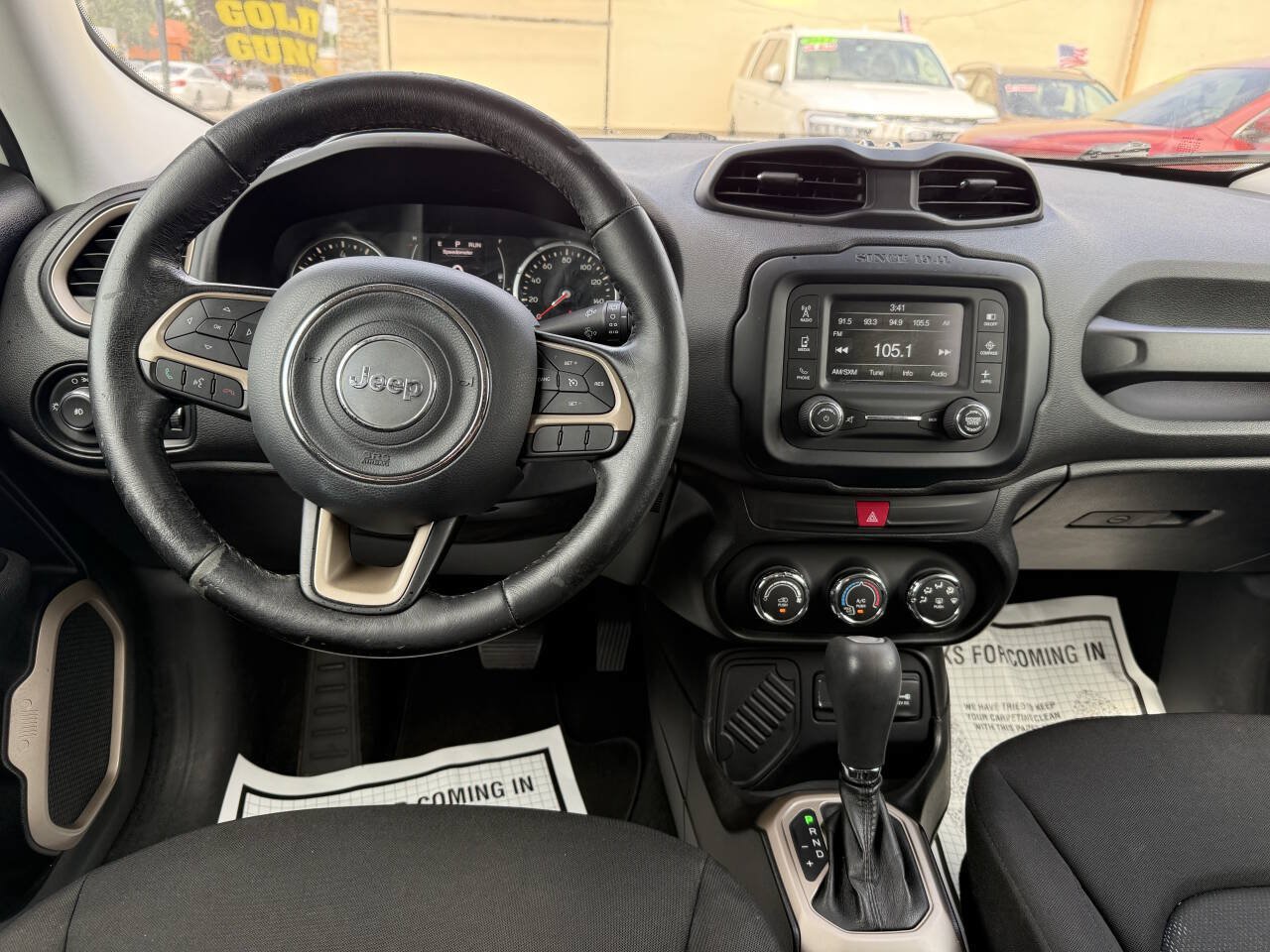 Used 2016 Jeep Renegade Latitude FWD image 14