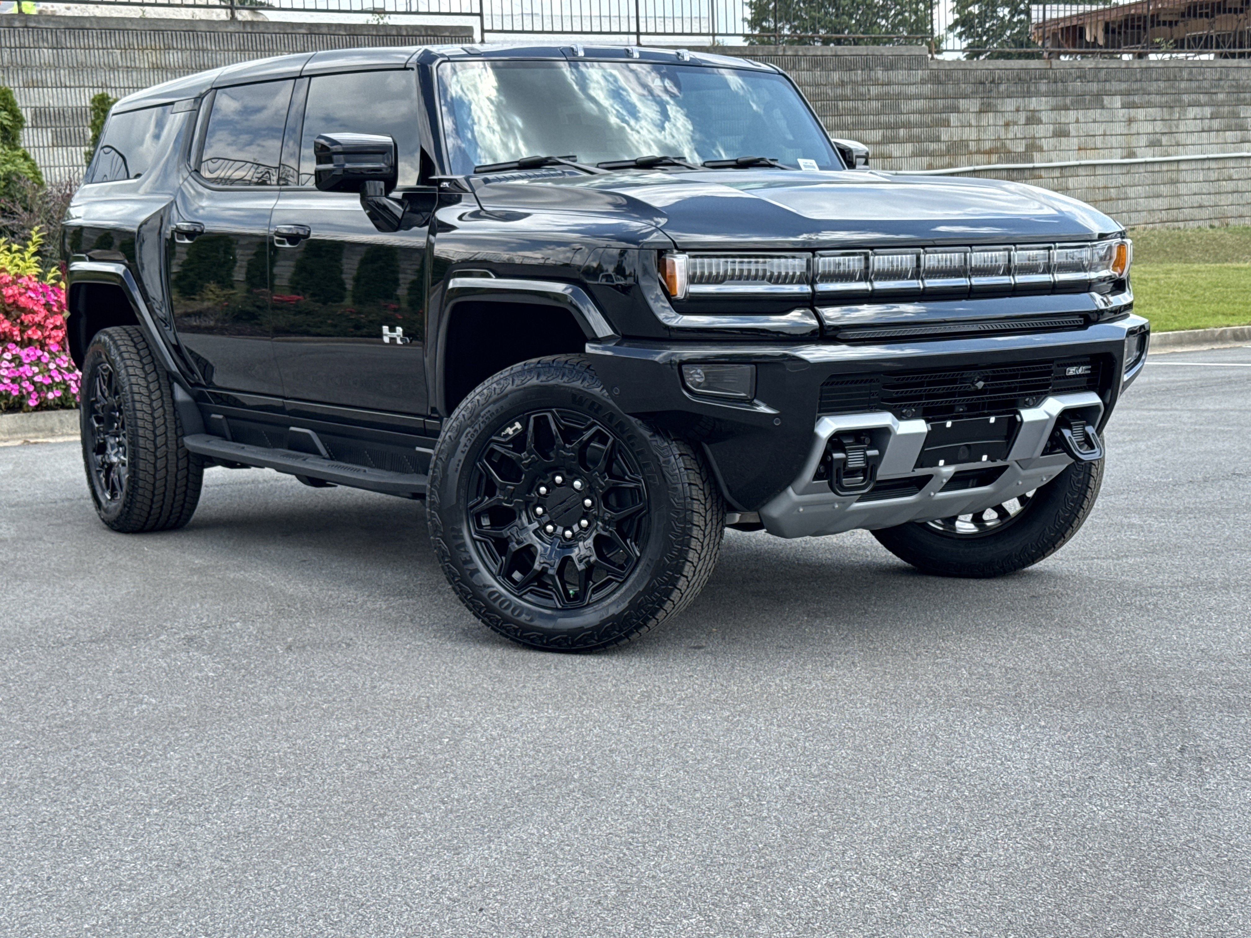 New 2026 GMC Hummer EV SUV image 2