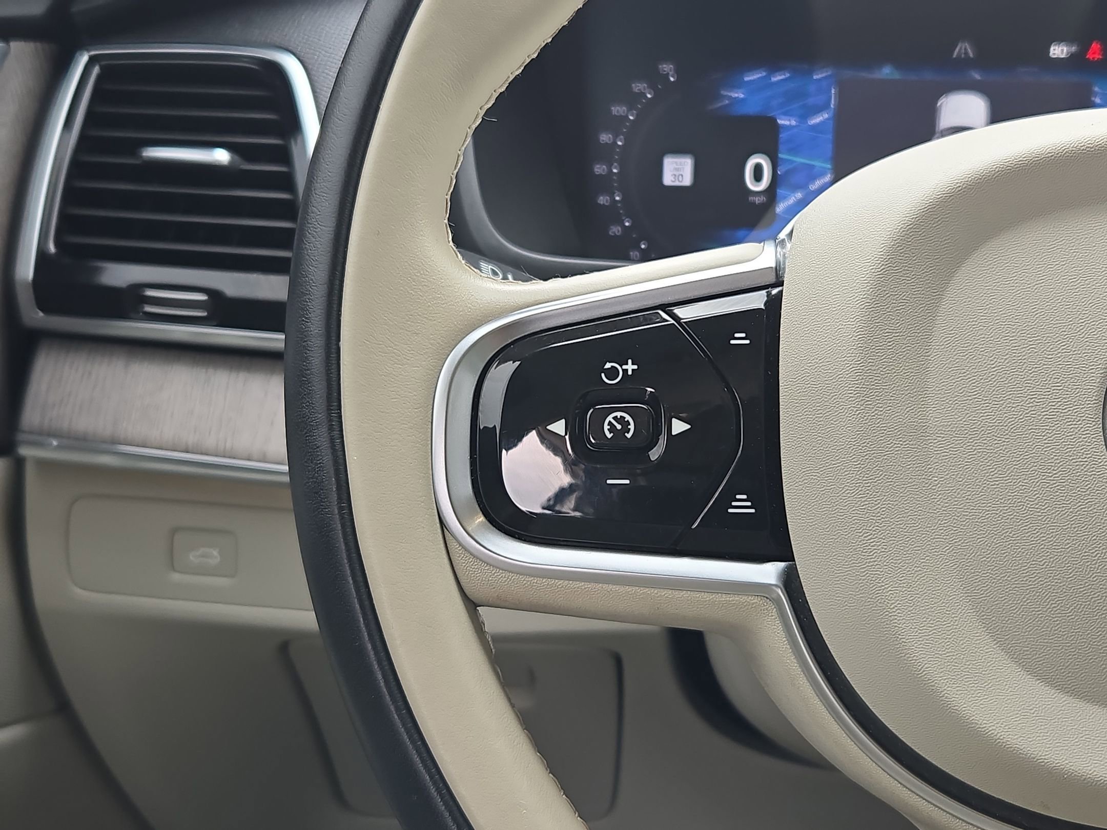 Used 2023 Volvo XC90 B6 Plus AWD/4WD image 21