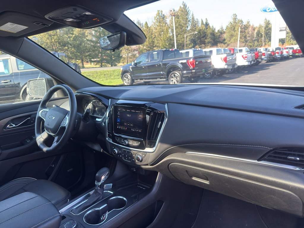 Used 2024 Chevrolet Traverse Premier w/ Redline Edition AWD/4WD image 19