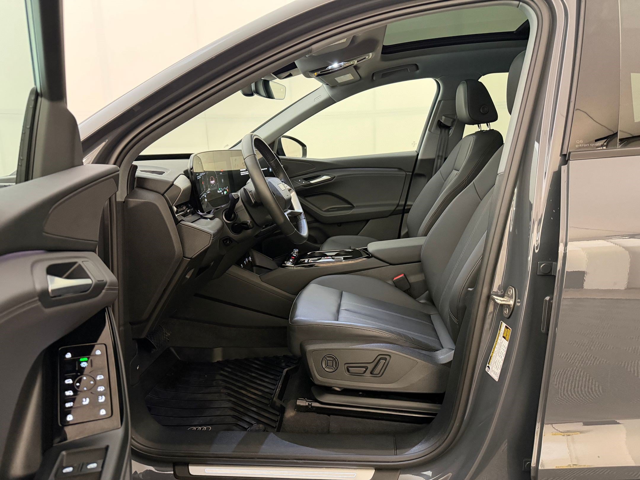 Used 2025 Audi Q6 e-tron Premium w/ Convenience Package AWD/4WD image 5