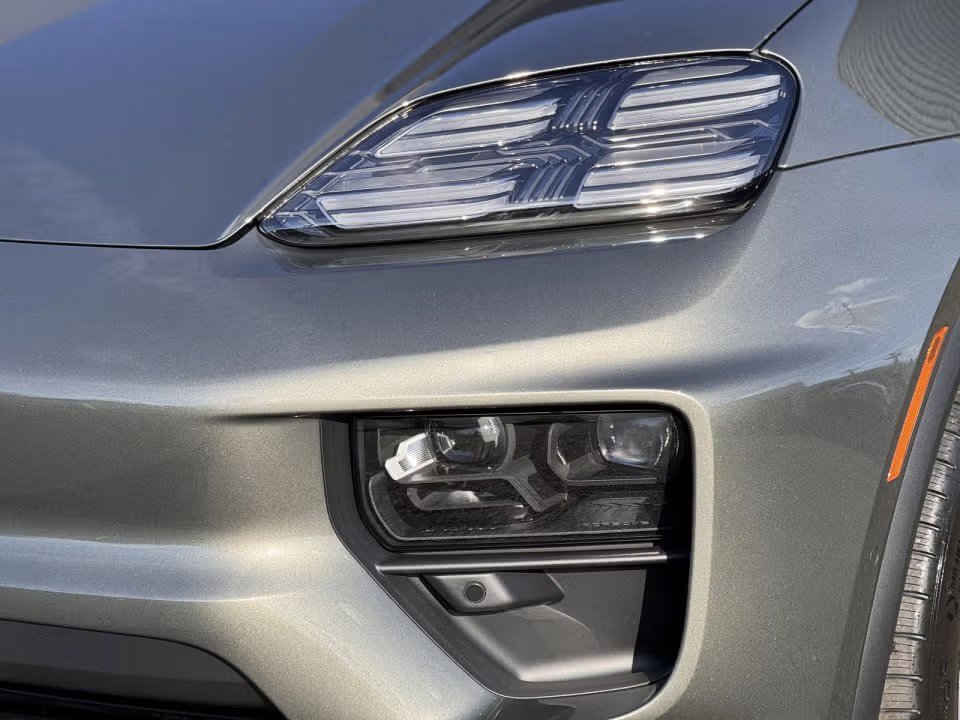 Certified 2025 Porsche Macan 4S Electric image 14