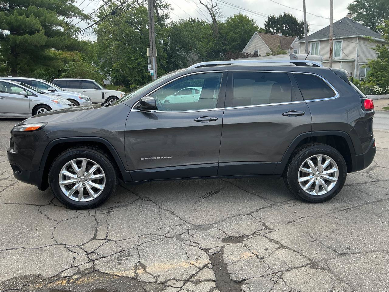 Used 2014 Jeep Cherokee Limited AWD/4WD image 6