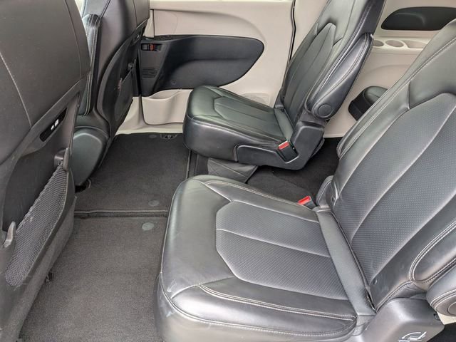 Used 2024 Chrysler Pacifica Touring-L image 25