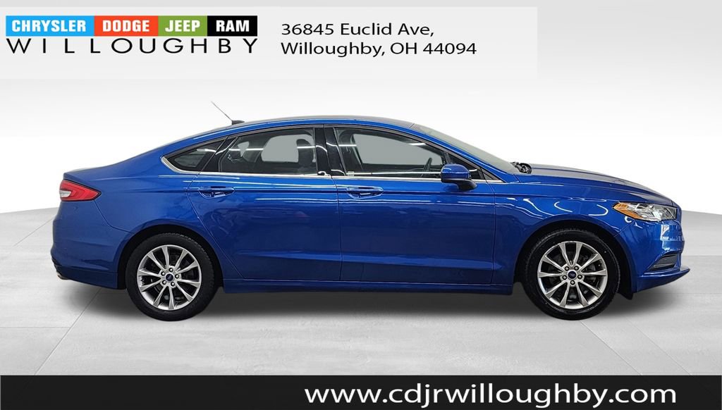 Used 2017 Ford Fusion SE FWD image 4