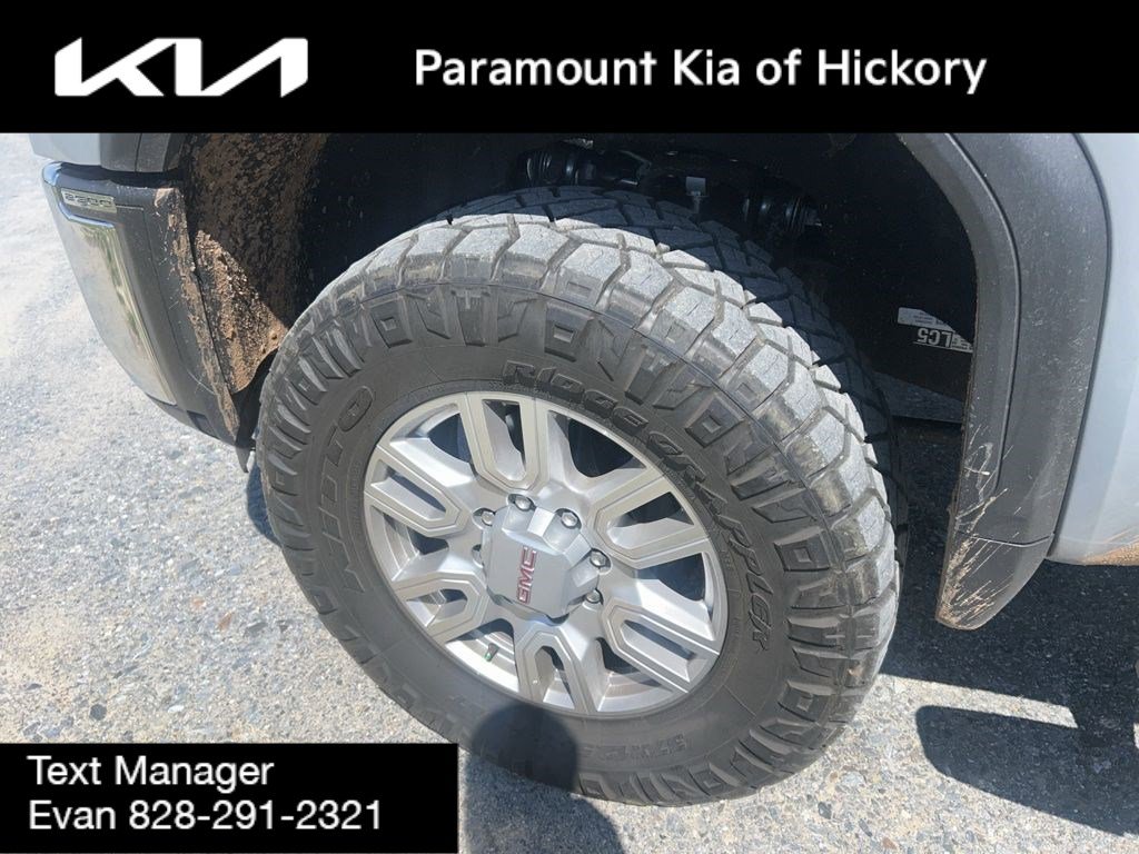 Used 2024 GMC Sierra 2500 SLT w/ SLT Premium Package image 11