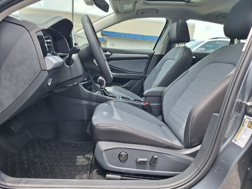 New 2026 Volkswagen Jetta SE FWD image 9