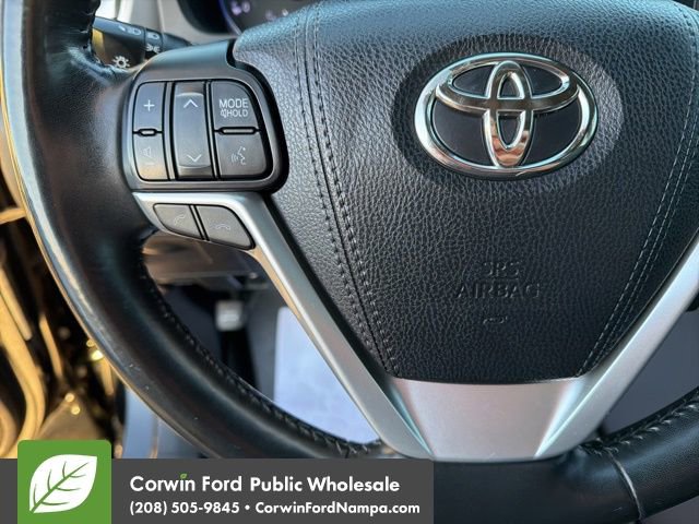 Used 2018 Toyota Highlander XLE w/ Carpet Mat Package (TMS) image 15