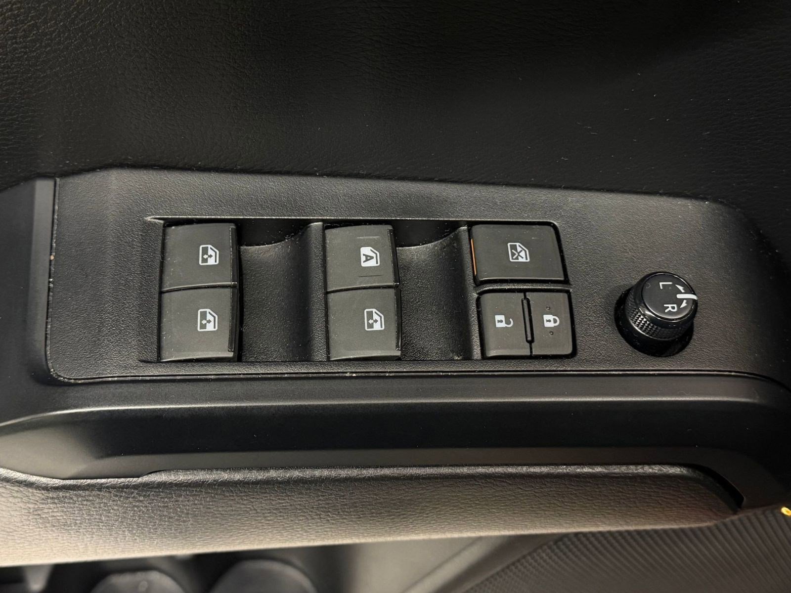 Used 2022 Toyota Tacoma SR image 18