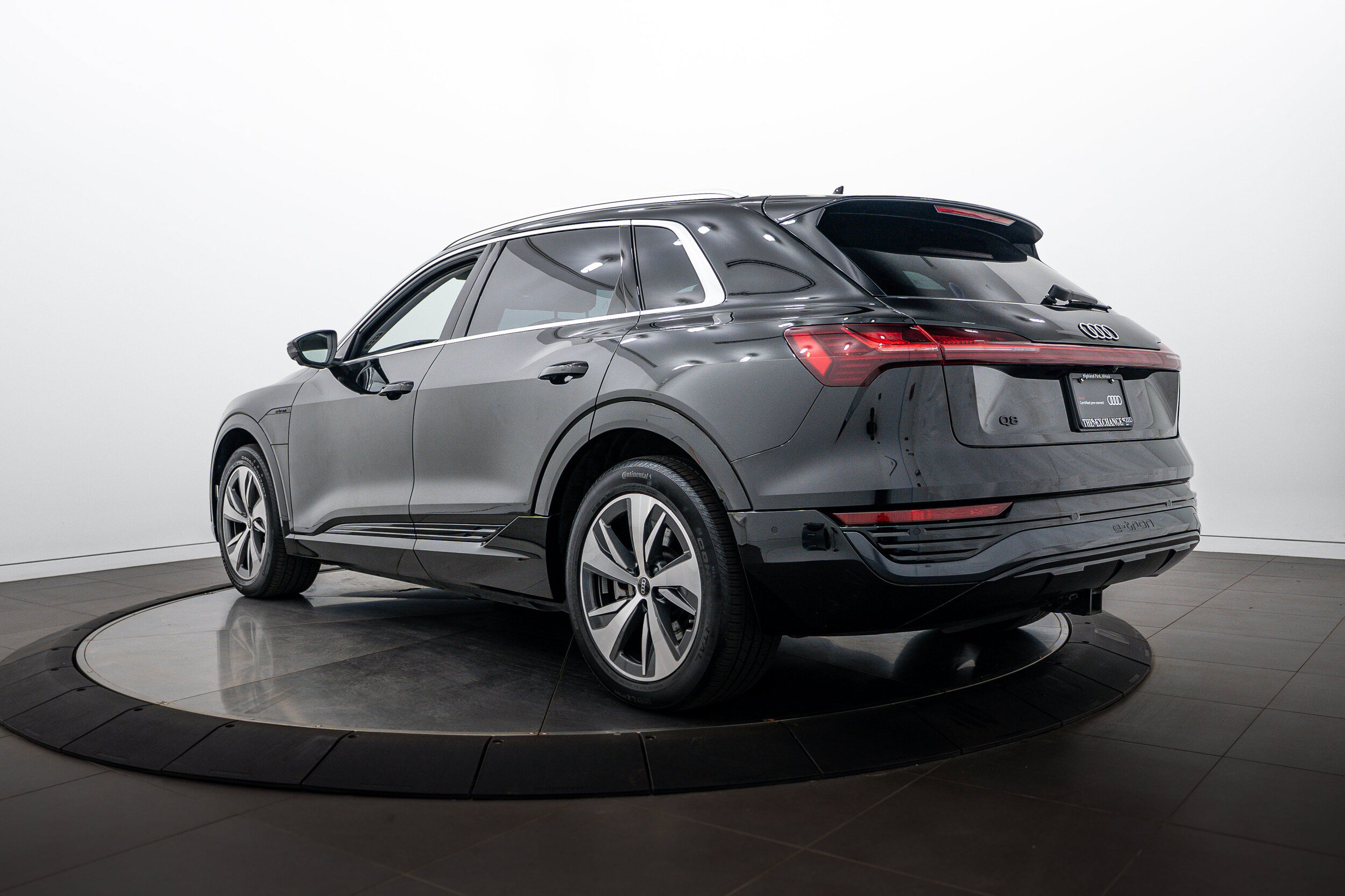 Certified 2024 Audi Q8 e-tron Premium Plus w/ Premium Plus Package AWD/4WD image 5