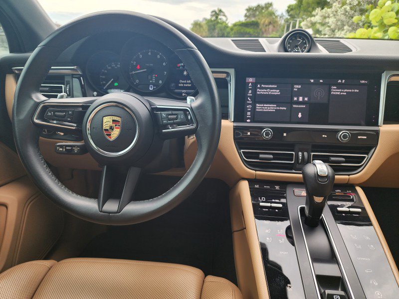 Used 2023 Porsche Macan image 13
