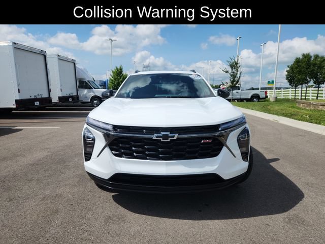Used 2024 Chevrolet Trax RS w/ Sunroof Package FWD image 2