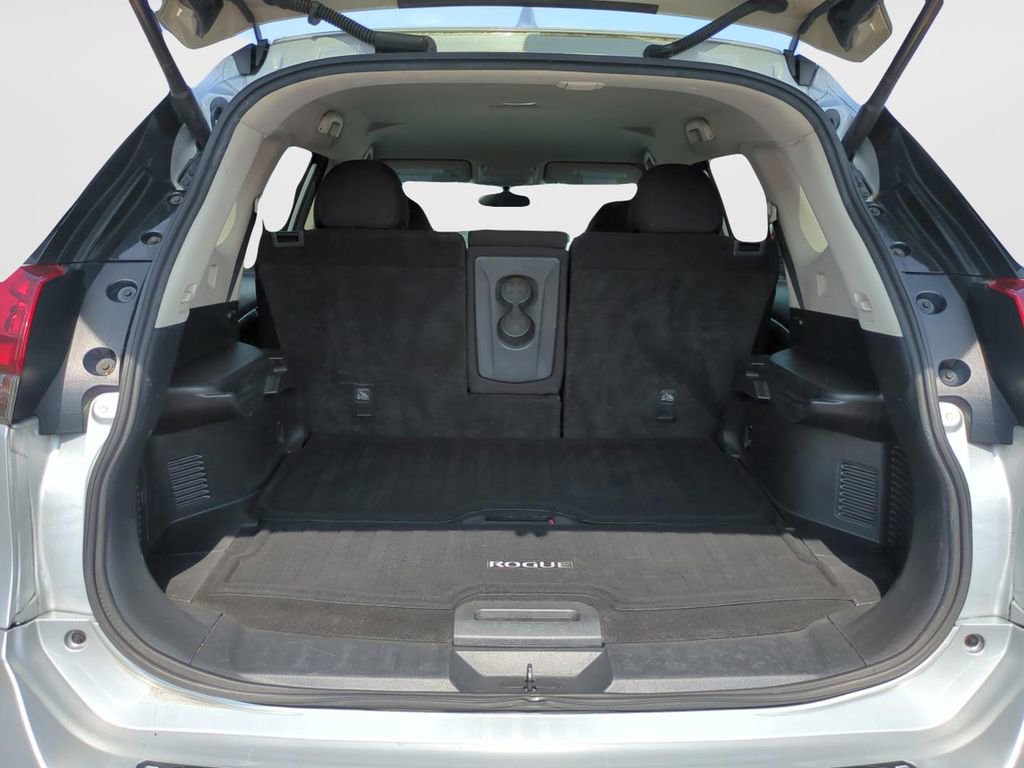 Used 2018 Nissan Rogue SV image 12