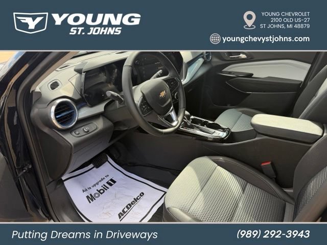 Used 2025 Chevrolet Trax LT w/ Driver Confidence Package FWD image 16