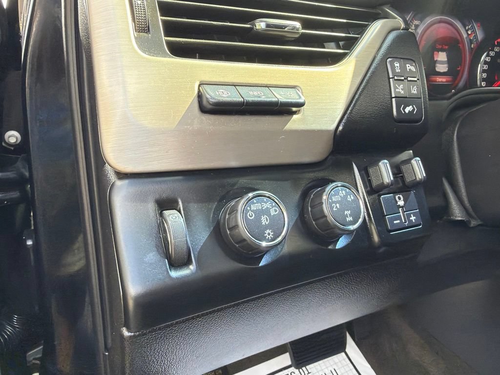 Used 2015 GMC Yukon XL Denali w/ Touring Package AWD/4WD image 19