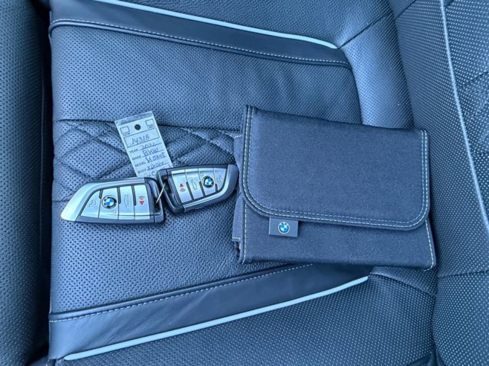 Used 2022 BMW M550i xDrive w/ Dynamic Handling Package image 22