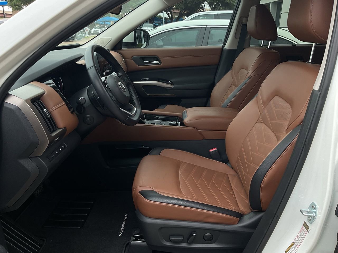 Used 2024 Nissan Pathfinder Platinum w/ Cargo Package AWD/4WD image 10