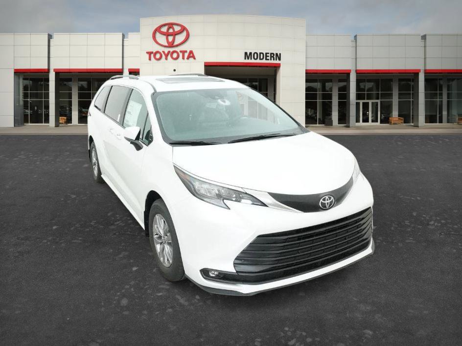 New 2026 Toyota Sienna XLE FWD image 4