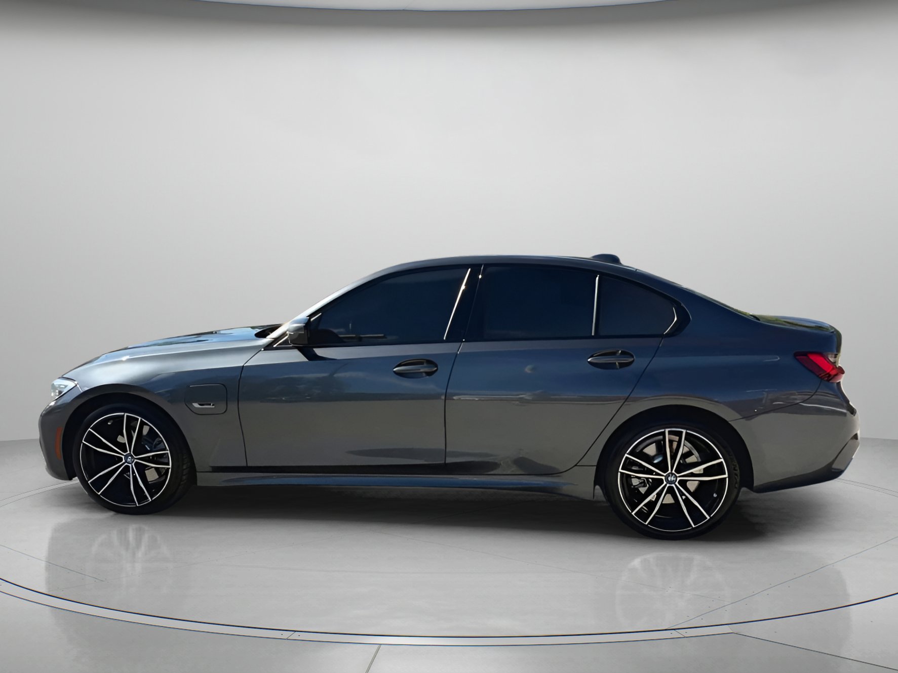 Used 2022 BMW 330e w/ M Sport Package image 17