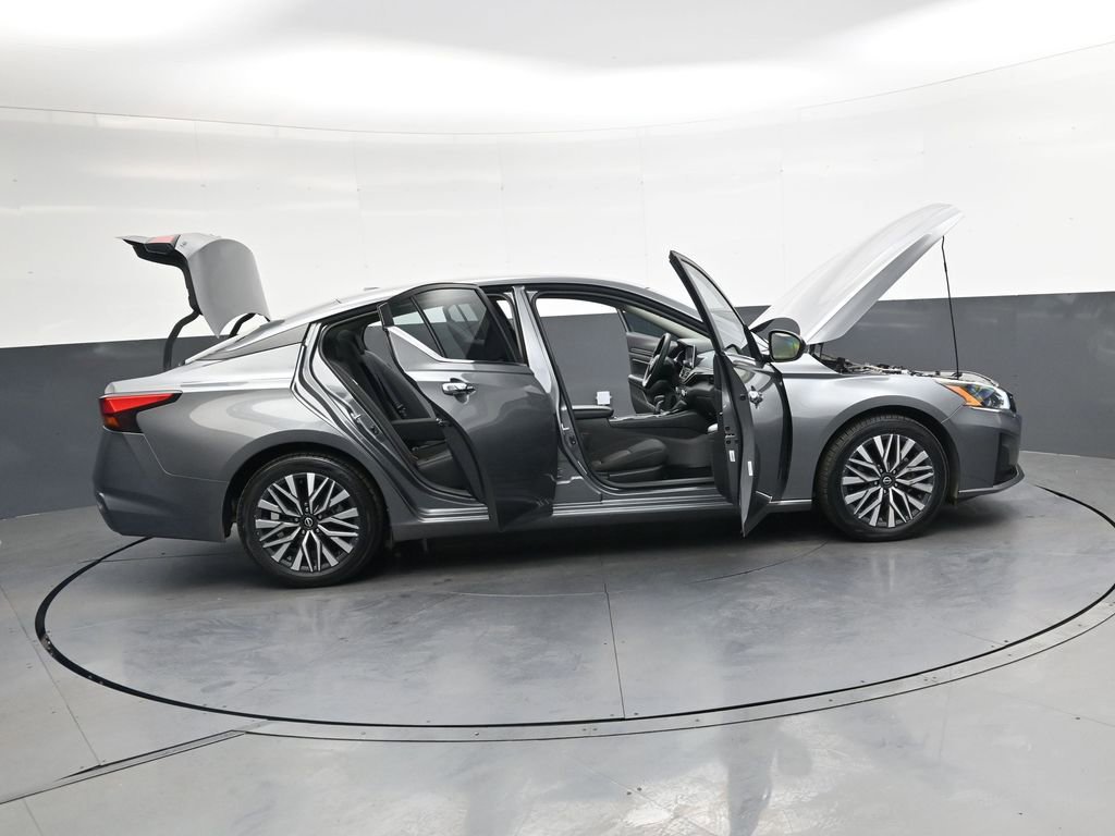 Used 2024 Nissan Altima 2.5 SV FWD image 47