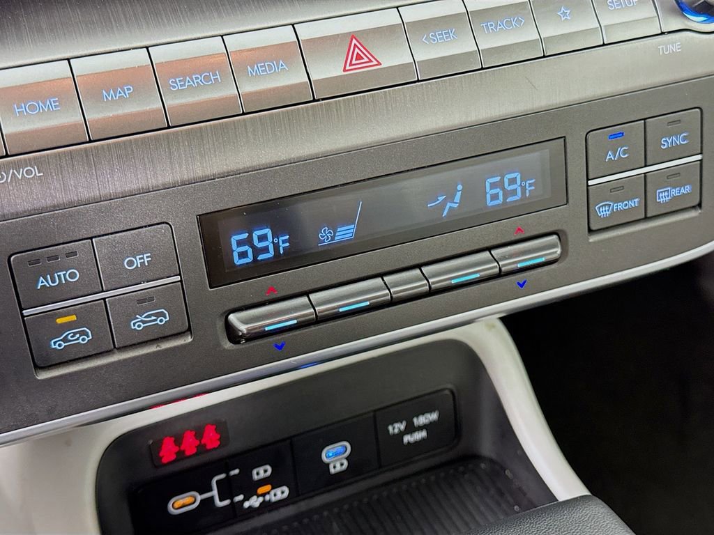 Used 2025 Hyundai Kona SEL FWD image 16