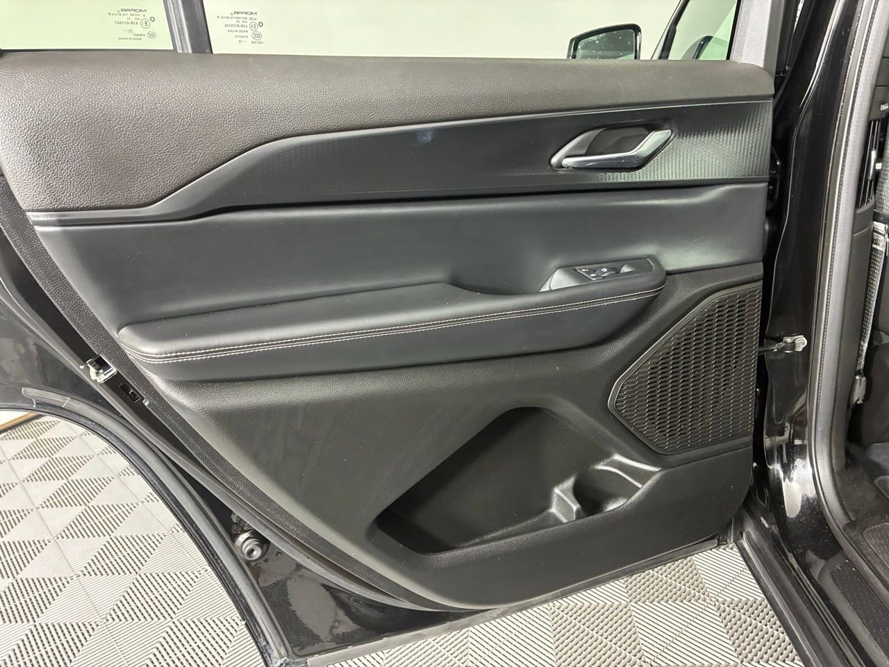 Used 2024 Jeep Grand Cherokee L Altitude image 25