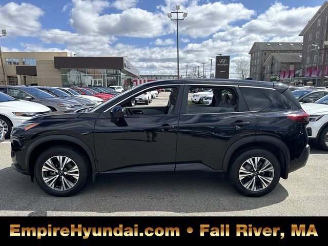 Used 2023 Nissan Rogue SV image 9