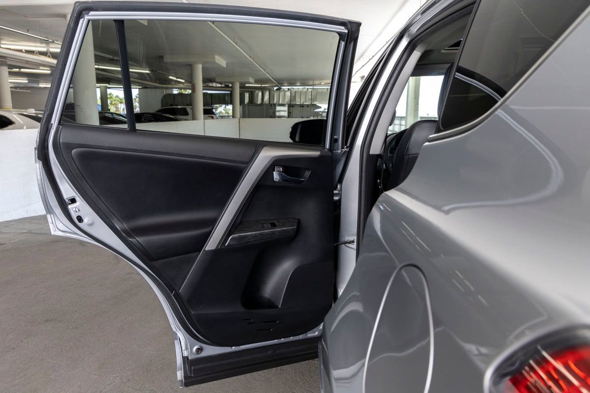 Used 2017 Toyota RAV4 Platinum FWD image 14