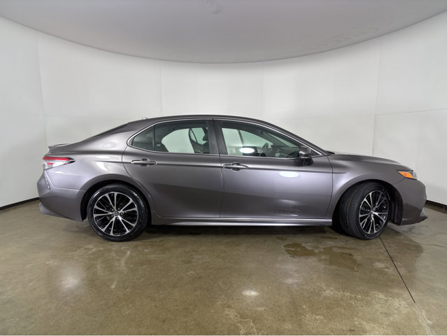 Used 2018 Toyota Camry SE image 24