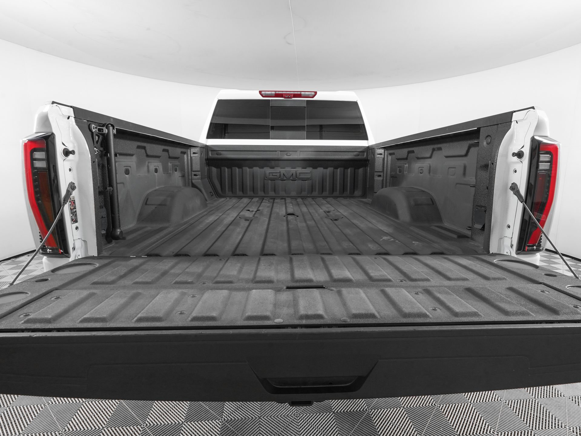 Used 2025 GMC Sierra 2500 AT4X AWD/4WD image 7