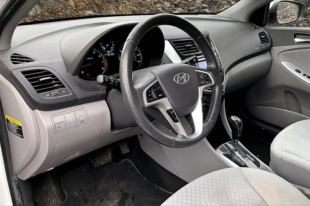 Used 2012 Hyundai Accent SE image 11