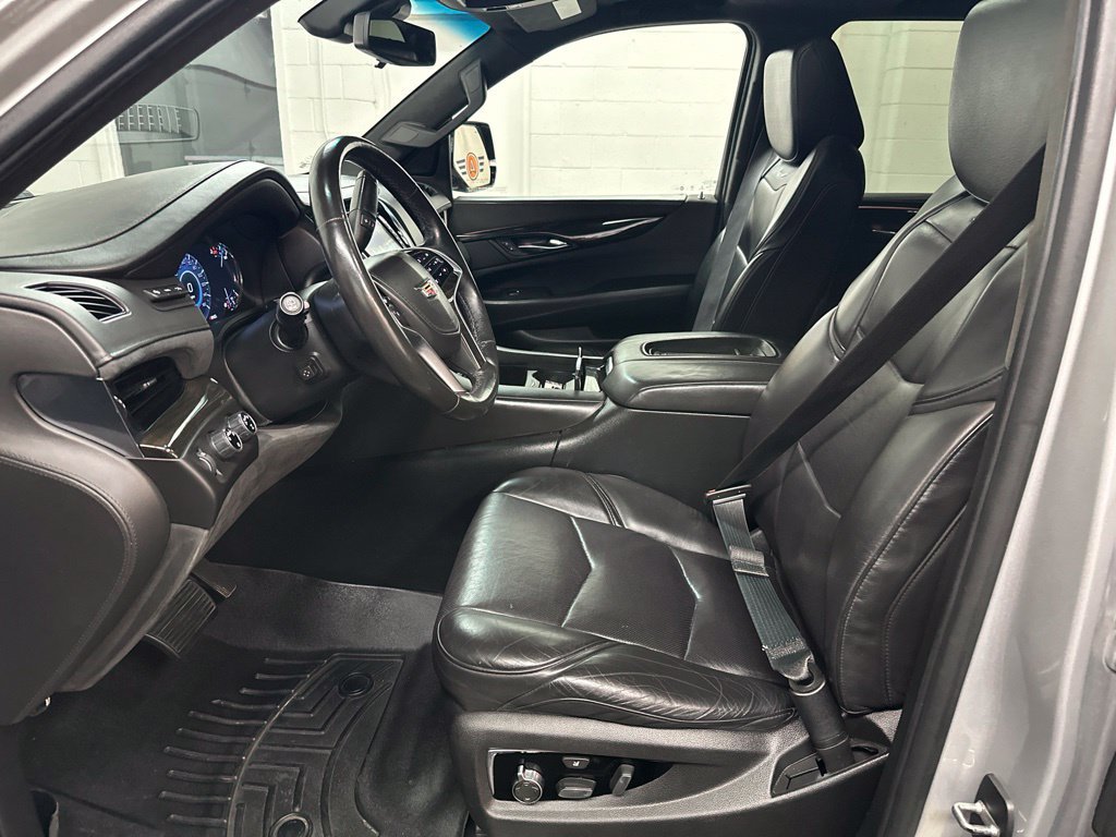 Used 2017 Cadillac Escalade ESV Platinum AWD/4WD image 18