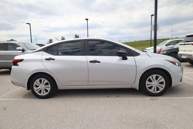 Used 2021 Nissan Versa S FWD image 3