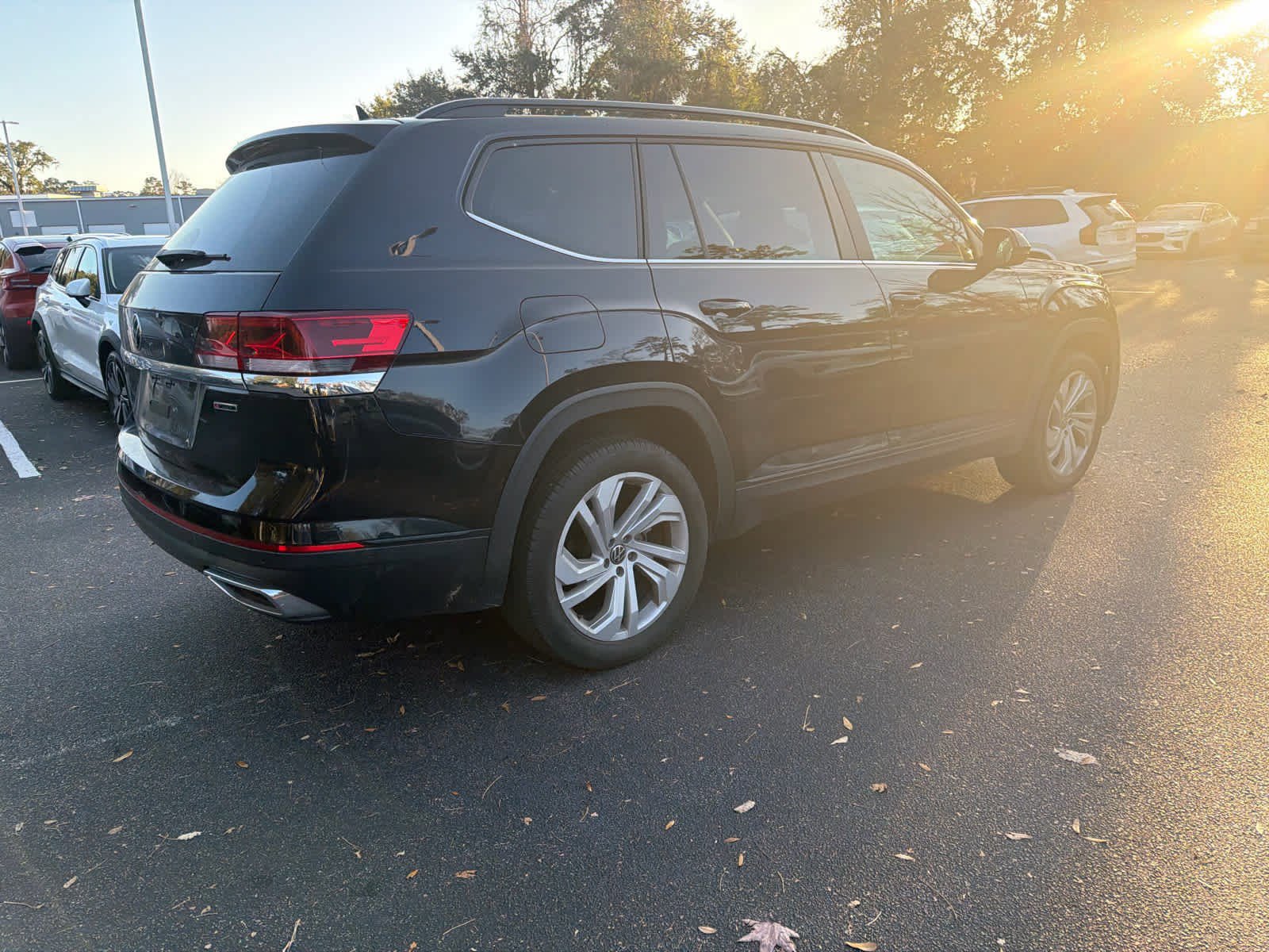 Used 2021 Volkswagen Atlas SE image 16