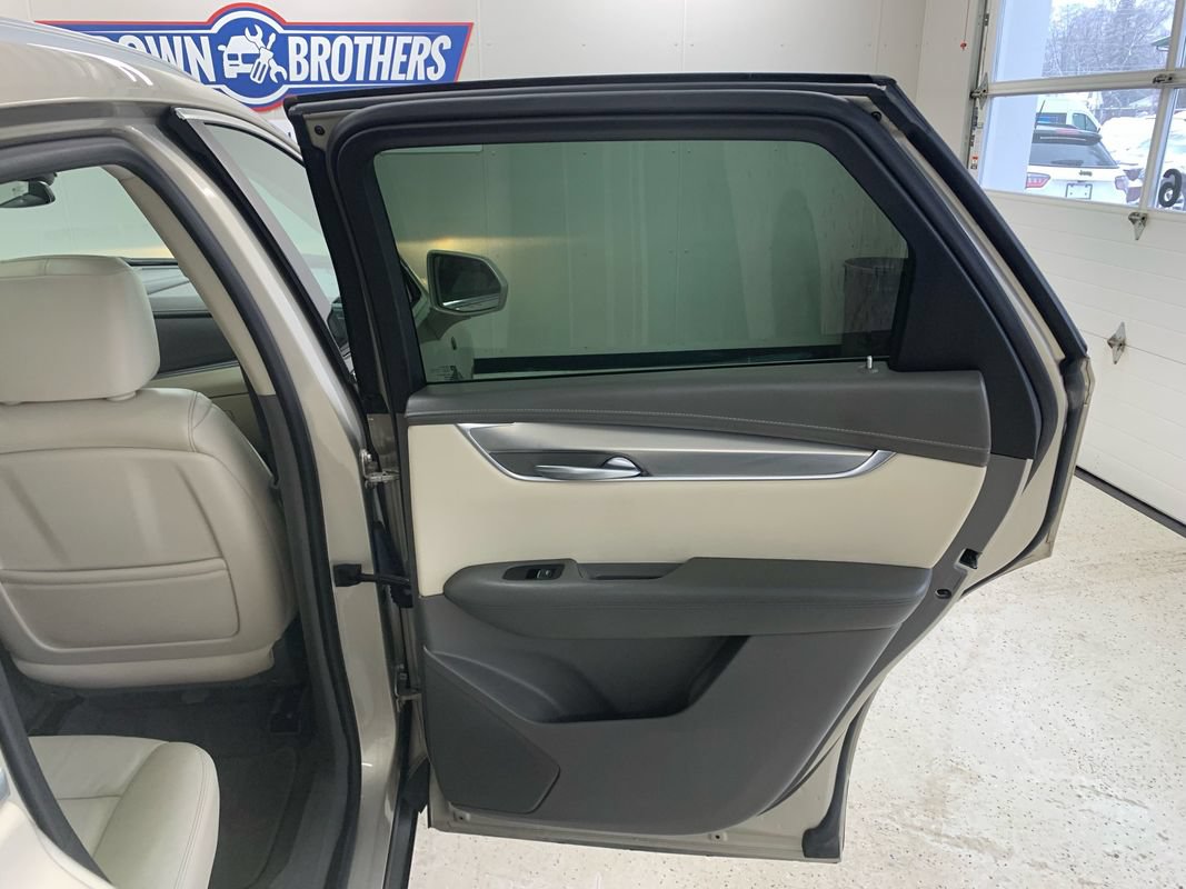 Used 2017 Cadillac XT5 Luxury AWD/4WD image 27