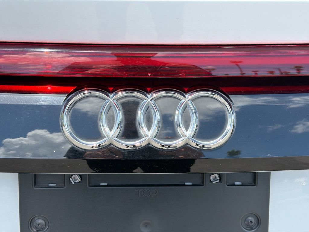 Used 2019 Audi Q8 Prestige AWD/4WD image 11