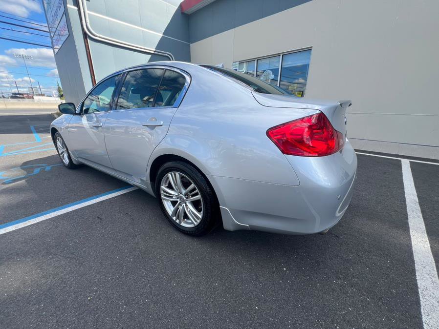 Used 2011 INFINITI G25 x w/ Moonroof Pkg image 3