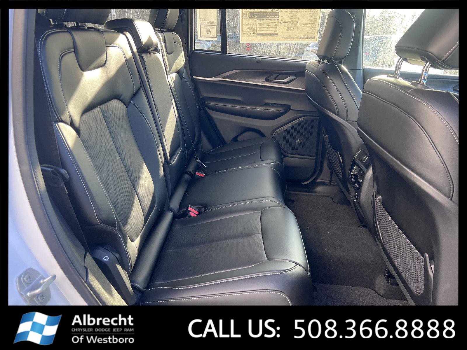 New 2025 Jeep Grand Cherokee Limited w/ Luxury Tech Group II image 14