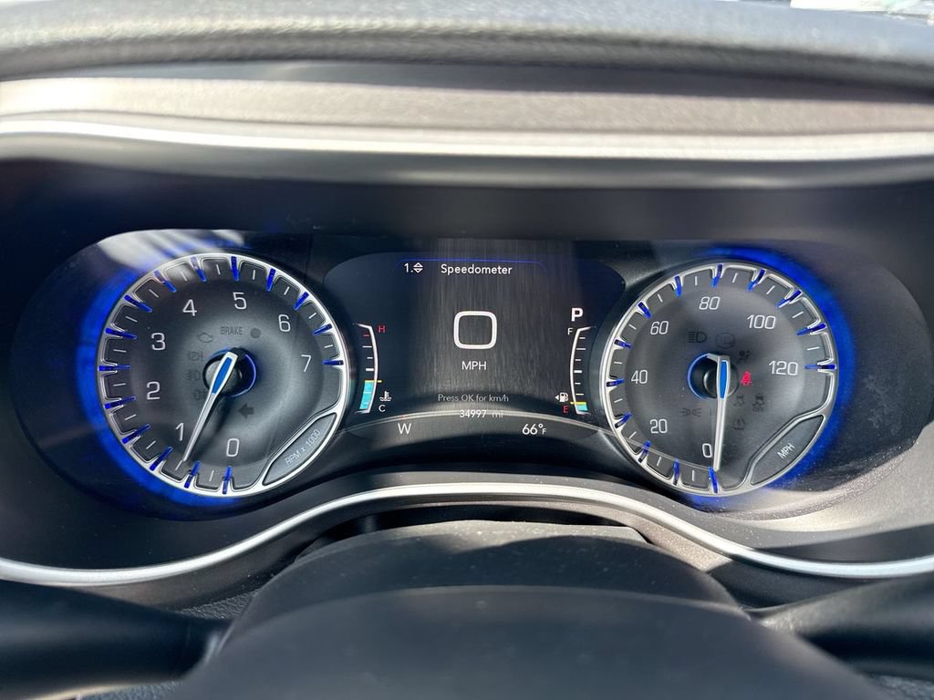 Used 2023 Chrysler Pacifica Touring-L AWD/4WD image 15