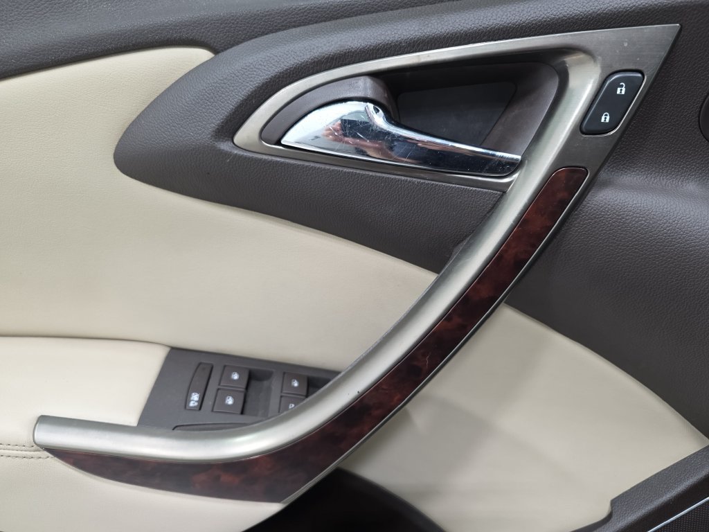 Used 2013 Buick Verano FWD image 28