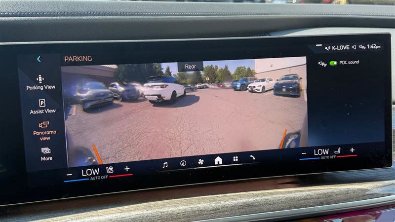 Used 2023 BMW i7 xDrive60 AWD/4WD image 35