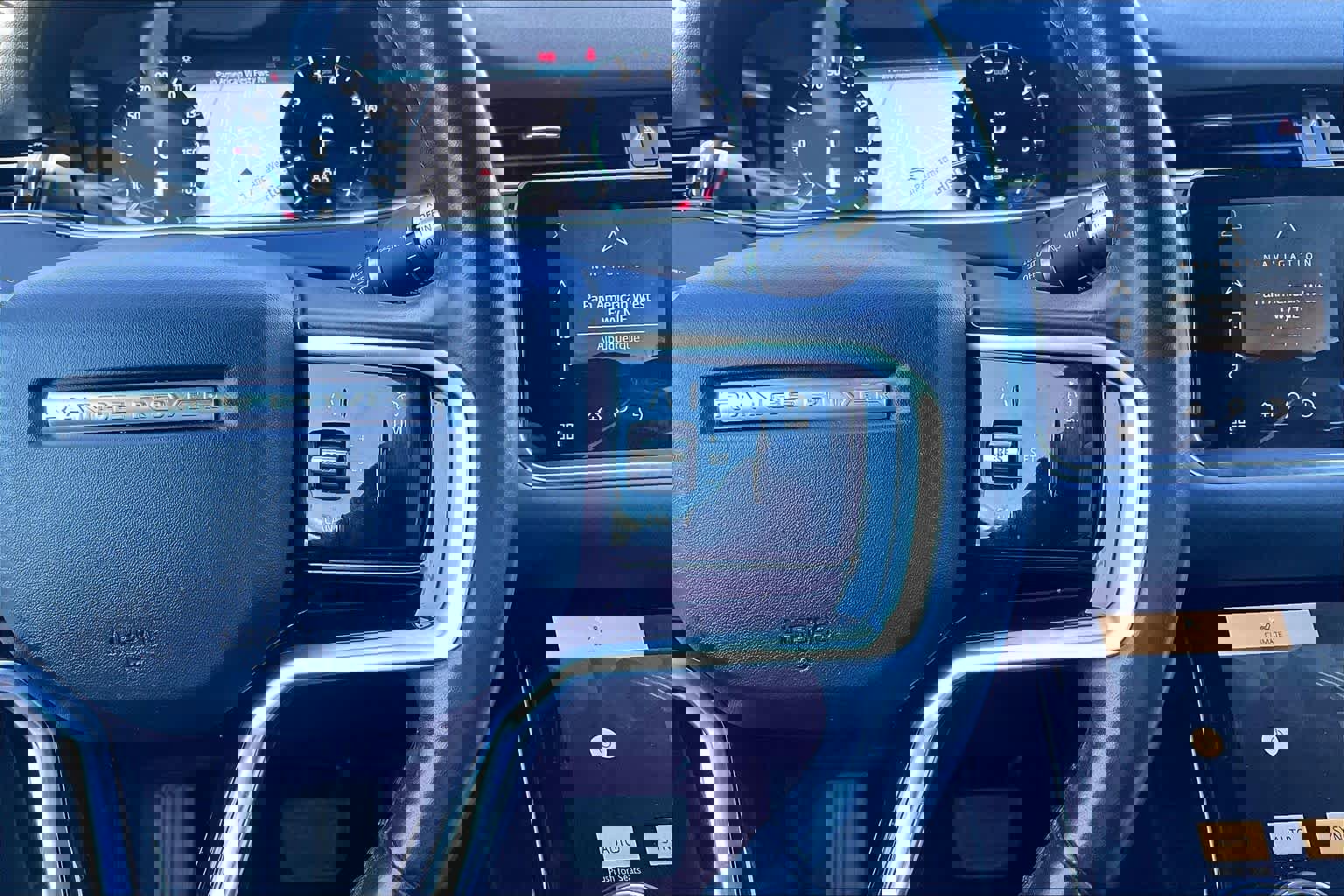 Used 2021 Land Rover Range Rover Evoque SE image 24