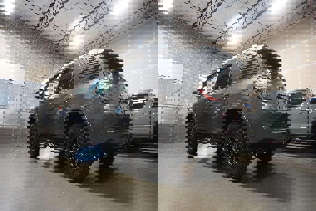 Used 2016 Toyota 4Runner SR5 Premium image 3