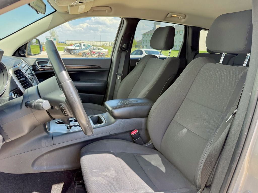 Used 2012 Jeep Grand Cherokee Laredo w/ Laredo E Group AWD/4WD image 11