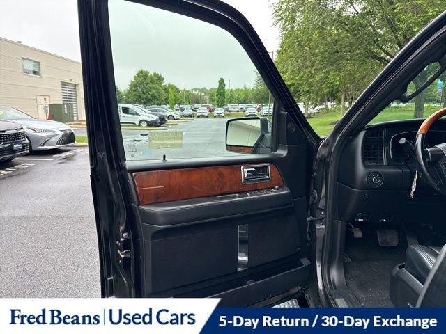 Used 2017 Lincoln Navigator Select AWD/4WD image 9
