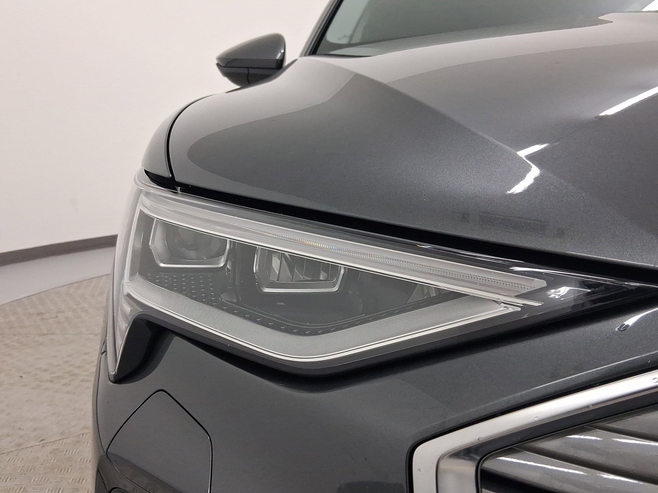 Used 2022 Audi e-tron Premium image 11