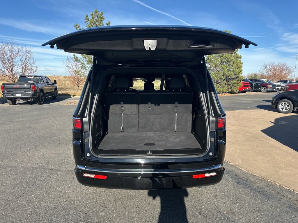 Used 2023 Jeep Wagoneer Base image 27