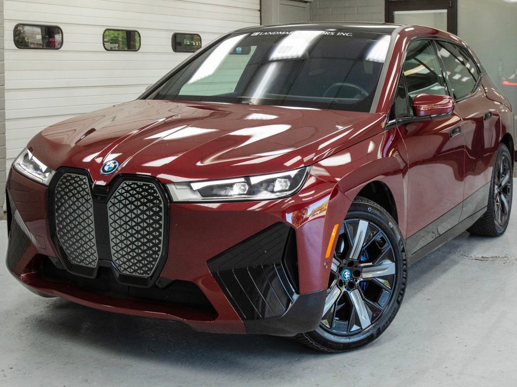 Used 2024 BMW iX xDrive50 w/ Sport Package AWD/4WD image 11