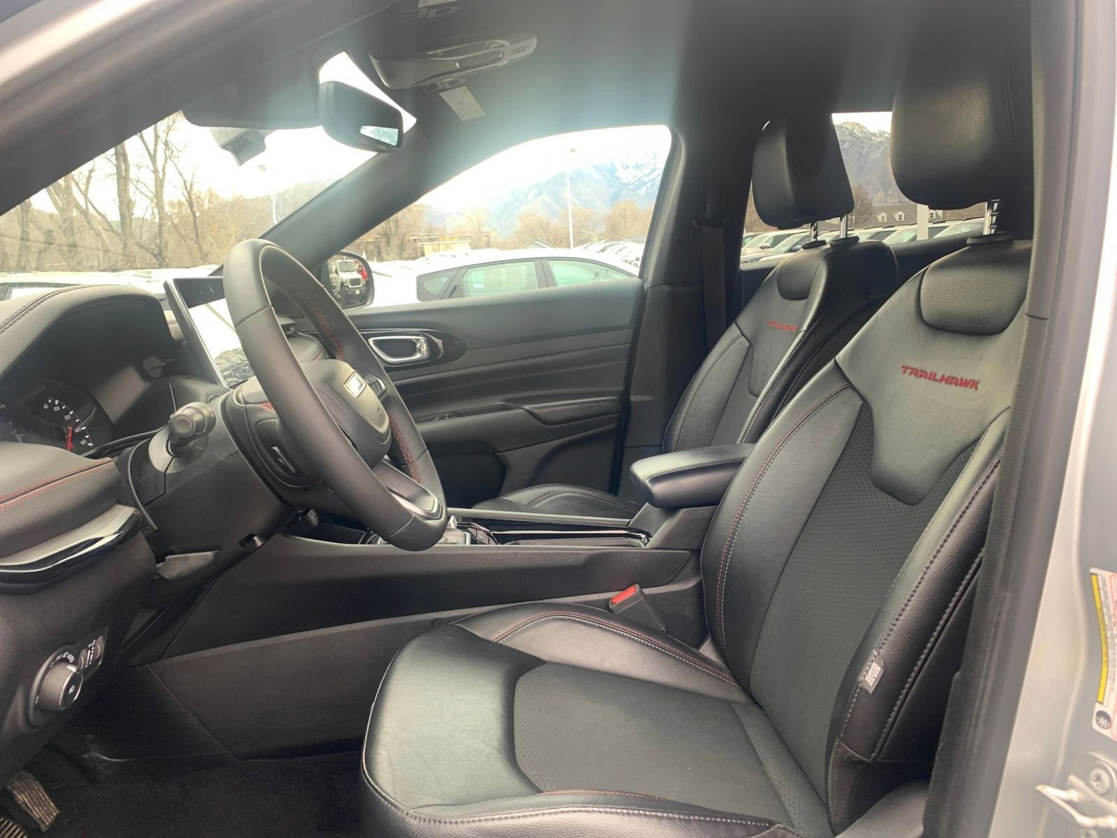 Used 2025 Jeep Compass Trailhawk image 25