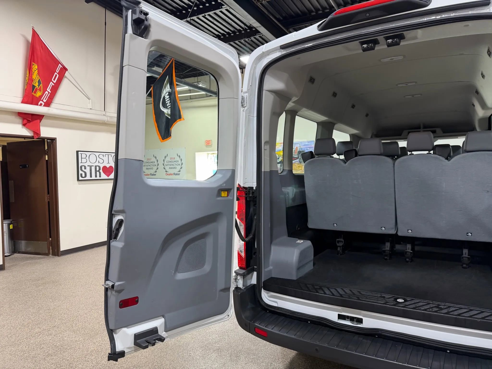 Used 2018 Ford Transit 350 XL image 25